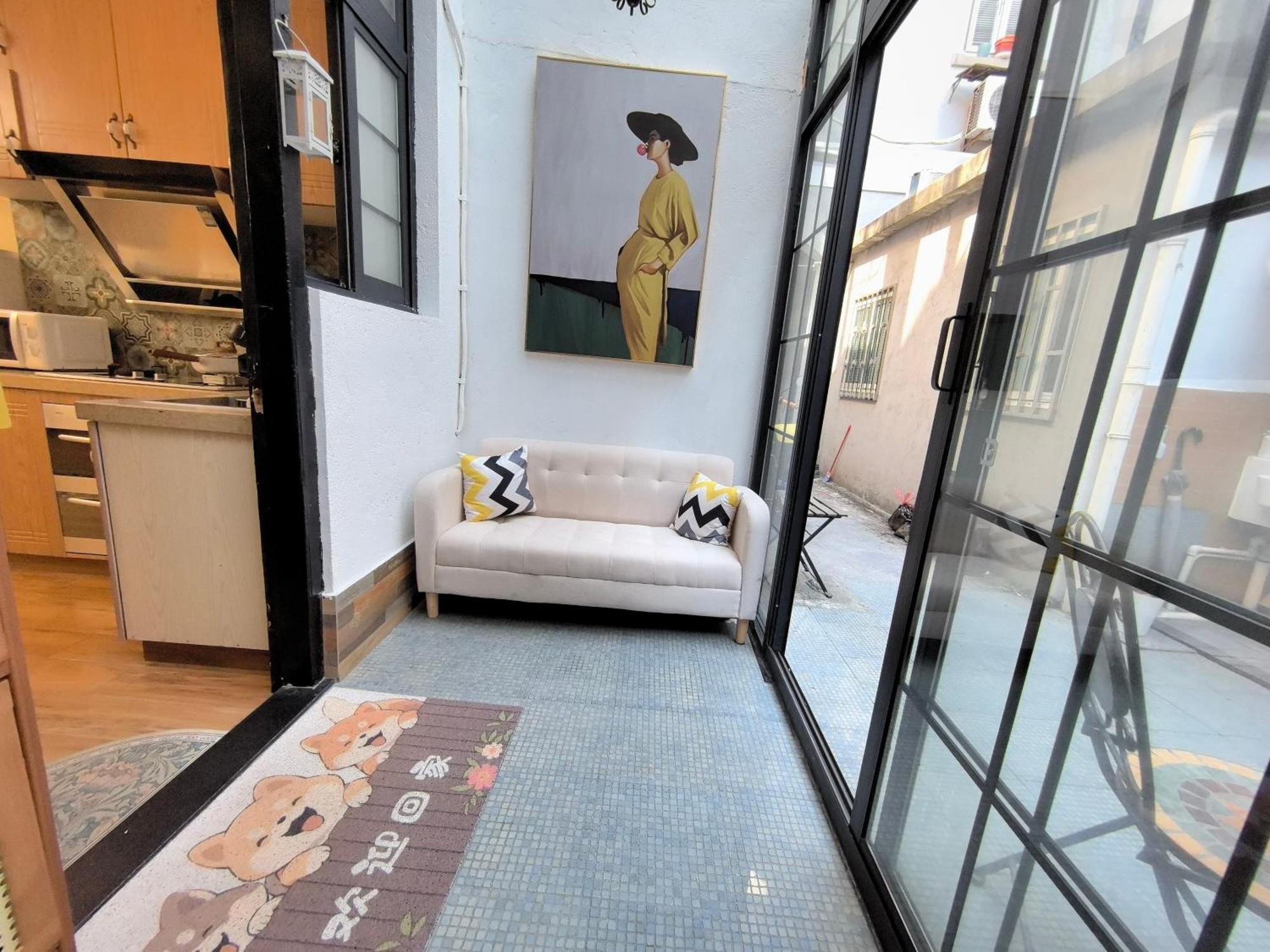 Apartment Hills & Zinn Happy Family Near Line1&14 South Huangpi Rd Mid Huaihai Rd Shanghai